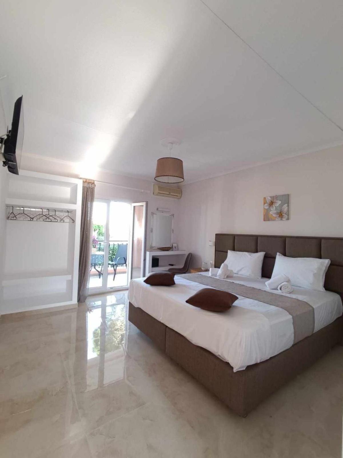 Roussa'S Apartments Laganas Ngoại thất bức ảnh
