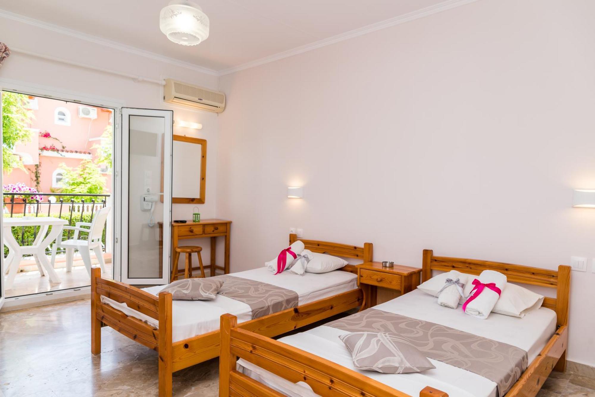 Roussa'S Apartments Laganas Ngoại thất bức ảnh