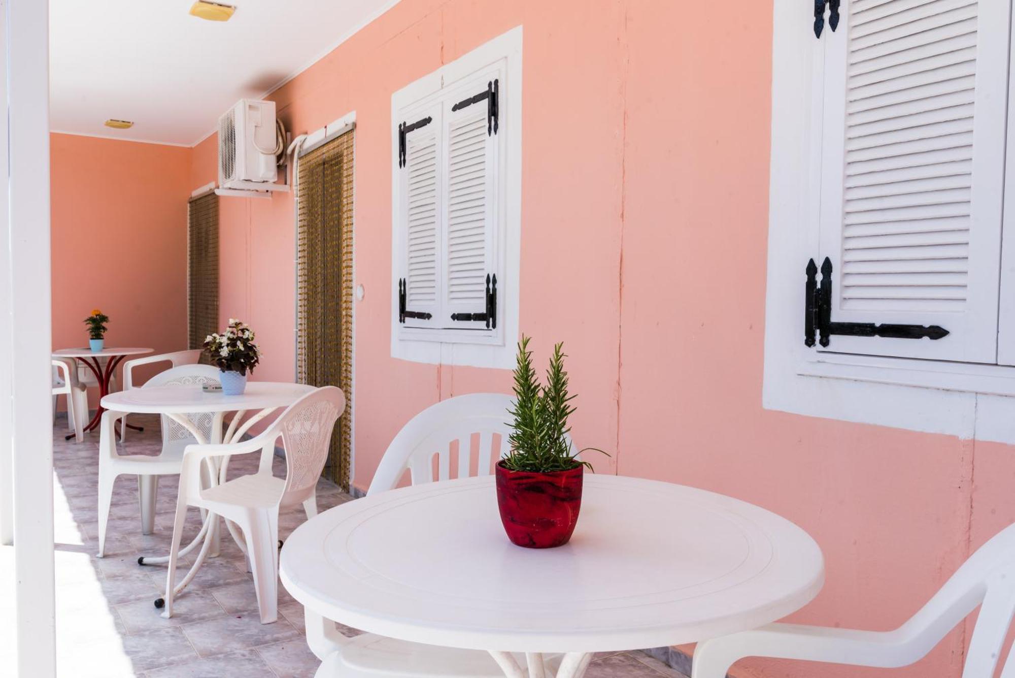 Roussa'S Apartments Laganas Ngoại thất bức ảnh