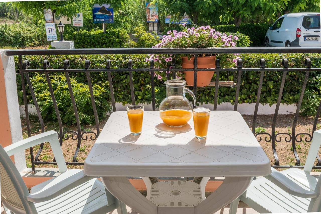 Roussa'S Apartments Laganas Ngoại thất bức ảnh